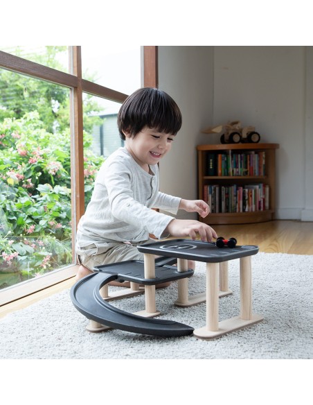 Race N Play Parking Garage - Plan Toys
